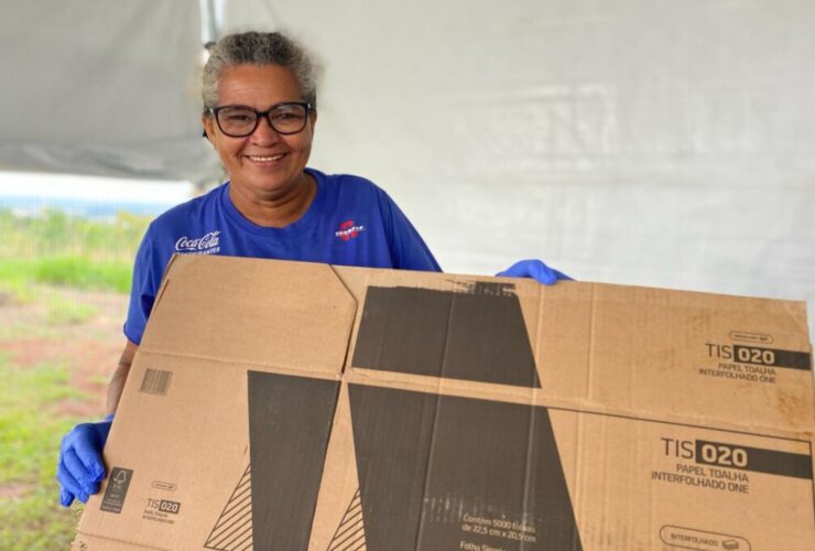 Goiás Social e OVG selecionam cooperativa de mulheres de Aparecida de Goiânia para coleta, separação e venda de resíduos recicláveis do Natal do Bem.
