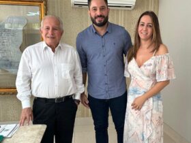 Lucas Matias ao lado do Bispo Oídes do Carmo