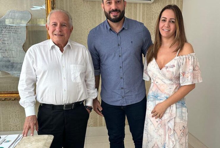 Lucas Matias ao lado do Bispo Oídes do Carmo